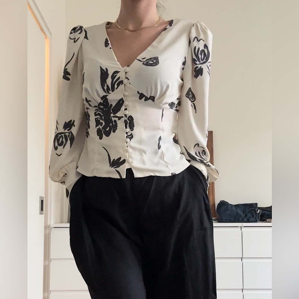 Floral blouse with long sleeve